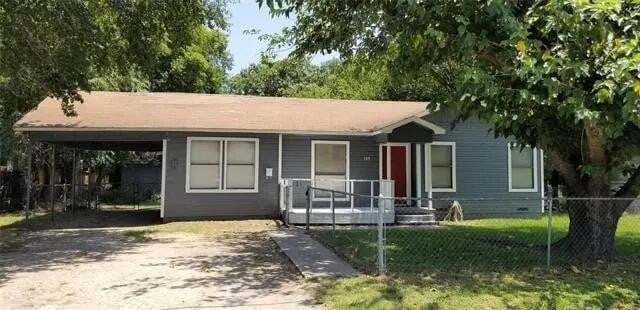 view of front of home featuring dirt driveway, a front yard, crawl space, fence, and an attached carport