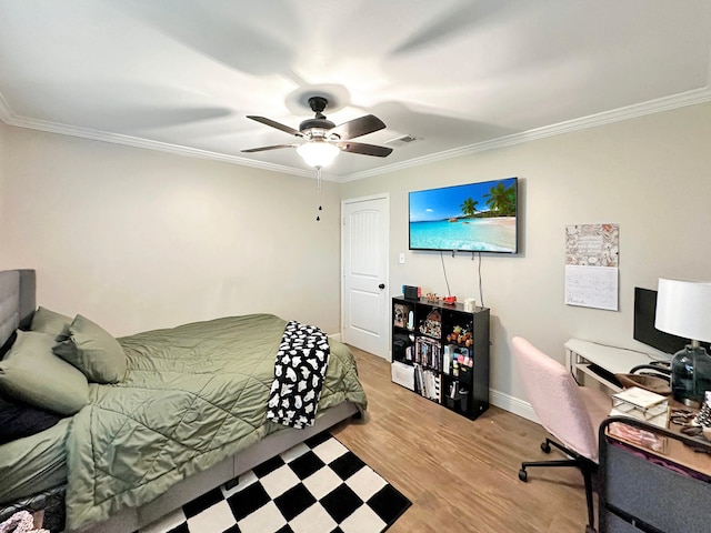 bedroom featuring ornamental molding, light wood-type flooring, visible vents, and a ceiling fan