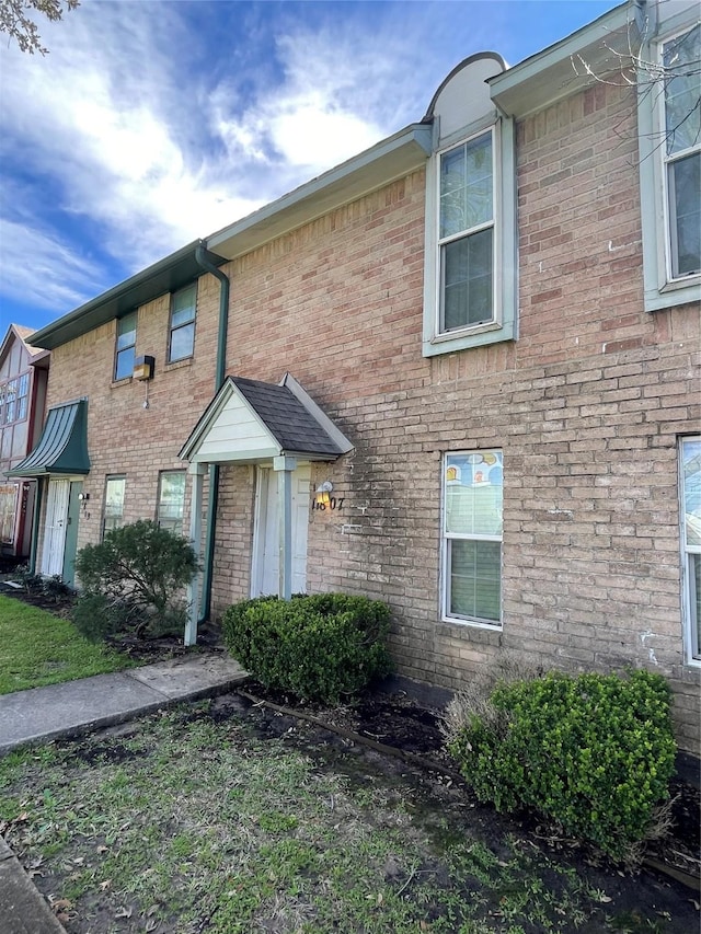 townhome / multi-family property with brick siding