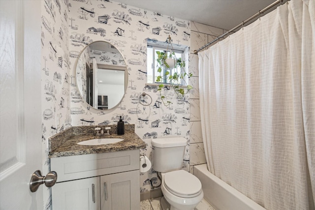 full bathroom featuring shower / bathtub combination with curtain, vanity, toilet, and wallpapered walls