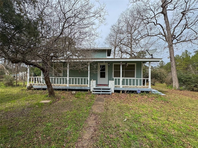 farmhouse inspired home featuring a porch and a front yard