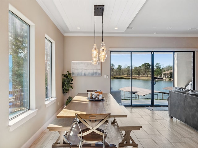 dining space featuring breakfast area, a wealth of natural light, ornamental molding, and baseboards