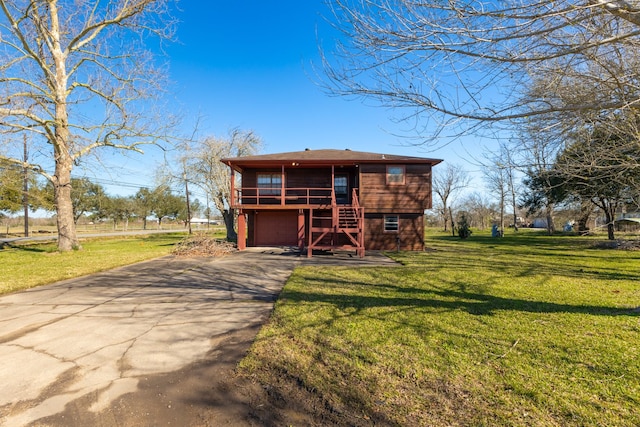 view of front facade featuring an attached garage, a front lawn, and concrete driveway