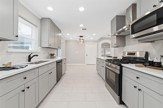 kitchen with visible vents, appliances with stainless steel finishes, gray cabinets, and a sink