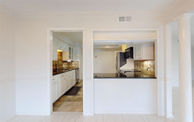 kitchen with stainless steel appliances, a sink, visible vents, white cabinetry, and dark countertops