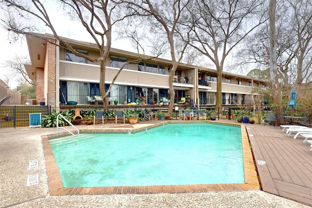 view of swimming pool featuring fence