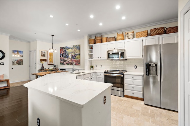 kitchen with stainless steel appliances, backsplash, ornamental molding, a sink, and a peninsula