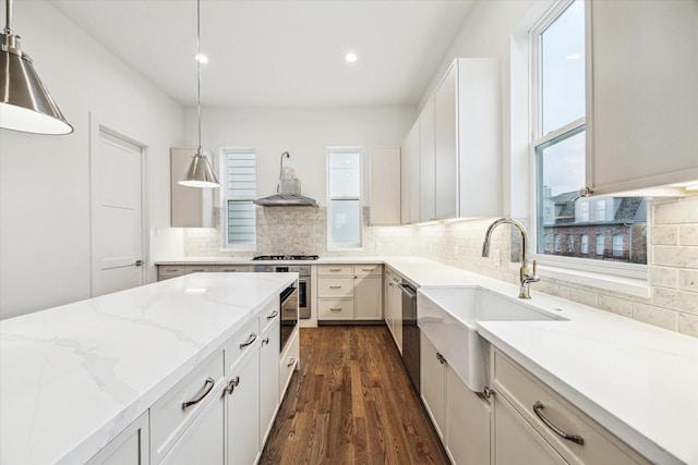 kitchen with dark wood-type flooring, hanging light fixtures, range hood, gas cooktop, and backsplash