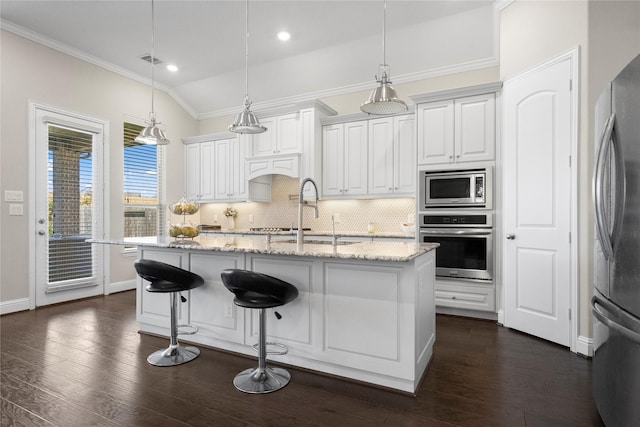 kitchen featuring stainless steel appliances, dark wood-style flooring, a sink, and backsplash