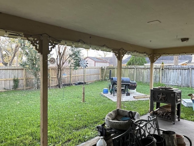 view of yard featuring a fenced backyard and a patio area