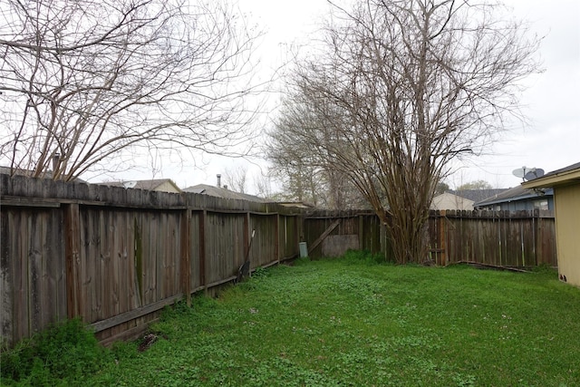 view of yard featuring a fenced backyard