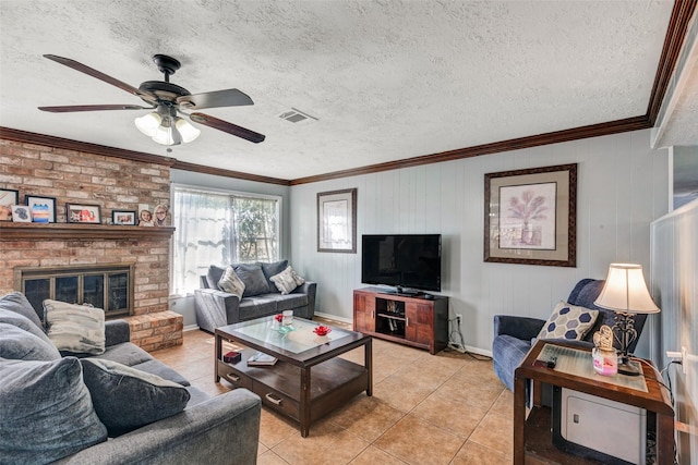 living area featuring light tile patterned flooring, a ceiling fan, visible vents, and ornamental molding