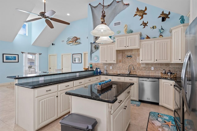 kitchen featuring visible vents, cream cabinets, a sink, dishwasher, and a peninsula