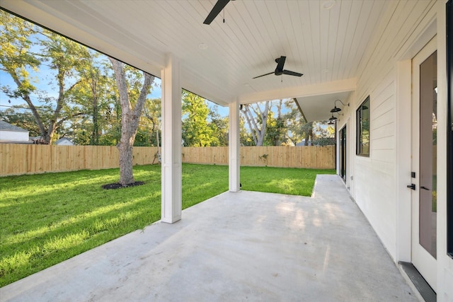 view of patio featuring a fenced backyard and a ceiling fan