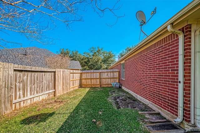 view of yard featuring a fenced backyard