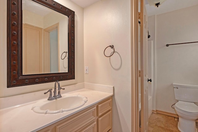 full bathroom with washtub / shower combination, vanity, toilet, and baseboards