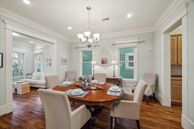 dining space featuring visible vents, dark wood-style flooring, crown molding, a notable chandelier, and recessed lighting