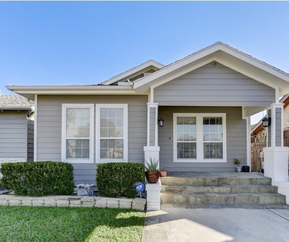 bungalow-style house featuring covered porch