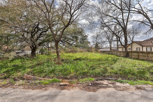 Listing photo 2 for 0 Burbank St, Houston TX 77076