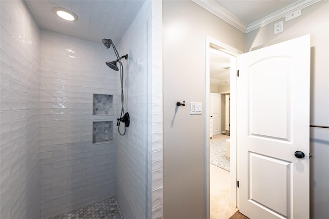 bathroom featuring ornamental molding, tiled shower, and recessed lighting