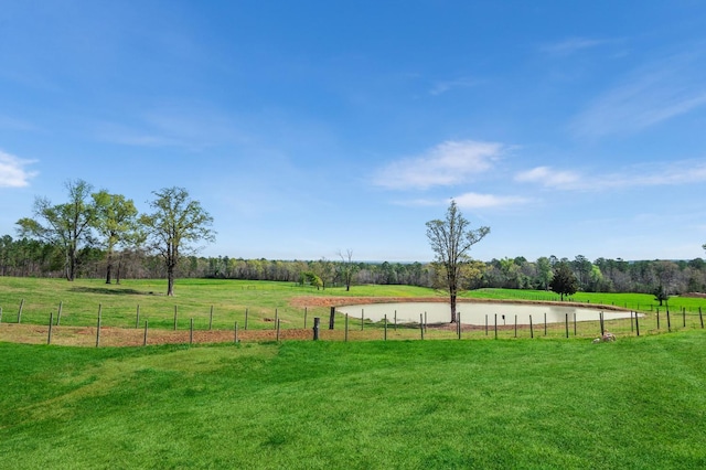 view of yard featuring a rural view