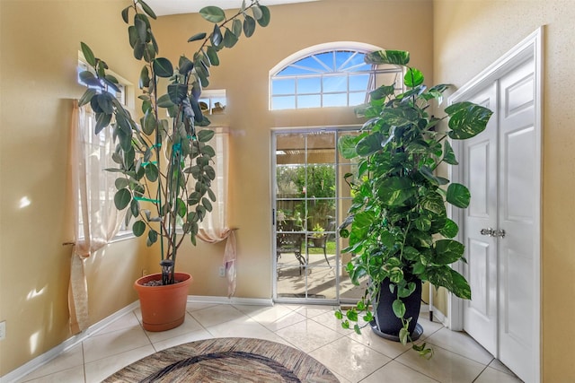 tiled entrance foyer featuring baseboards