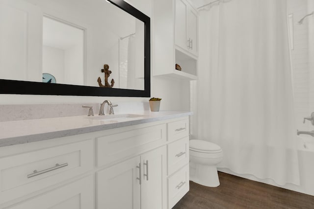 bathroom featuring wood finished floors, vanity, toilet, and shower / bathtub combination with curtain