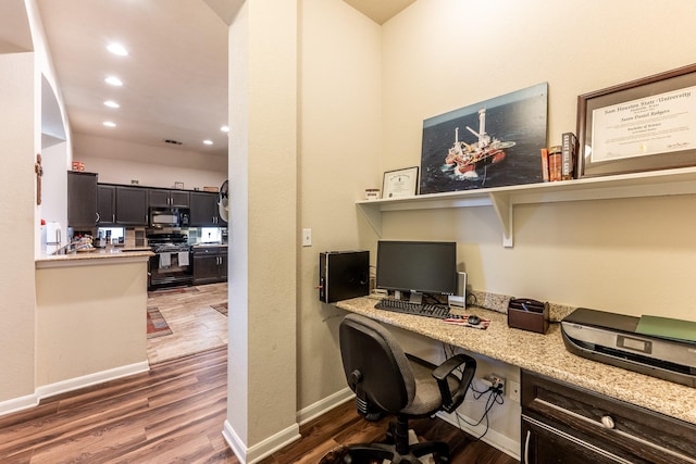 office space with visible vents, baseboards, built in study area, wood finished floors, and recessed lighting