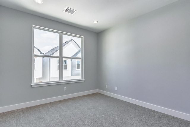 spare room featuring carpet, visible vents, baseboards, and recessed lighting