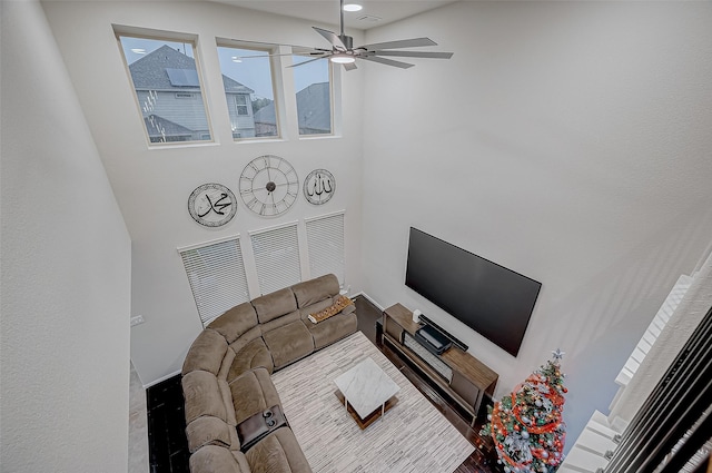 living area featuring ceiling fan