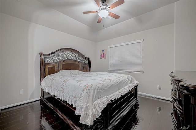 bedroom featuring dark wood-type flooring, baseboards, and a ceiling fan