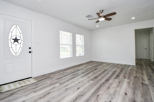 foyer featuring ceiling fan, recessed lighting, wood finished floors, visible vents, and baseboards