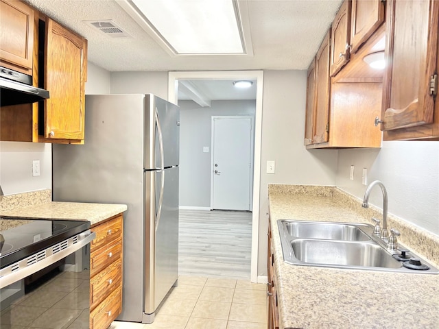 kitchen with electric range, a sink, visible vents, light countertops, and range hood