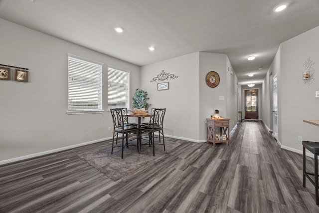 dining area featuring recessed lighting, dark wood-style flooring, and baseboards