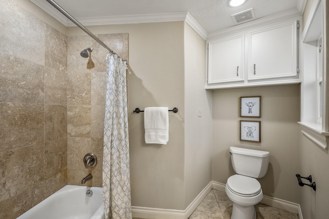 bathroom with baseboards, visible vents, toilet, shower / tub combo with curtain, and crown molding