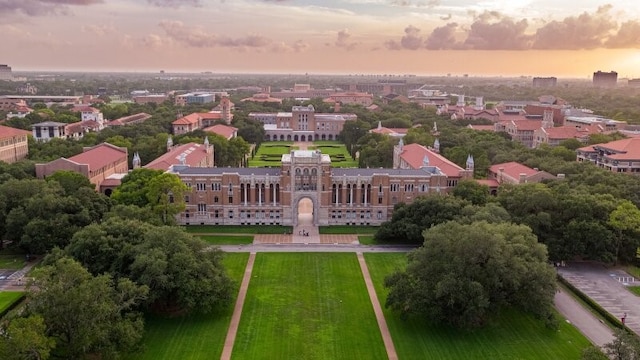 view of aerial view at dusk