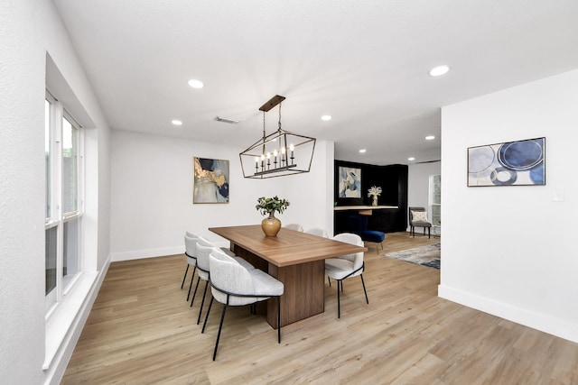 dining area featuring light wood-style floors, baseboards, recessed lighting, and visible vents