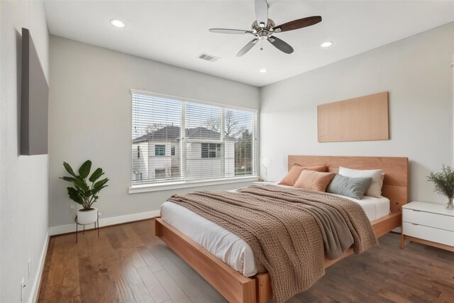 bedroom featuring baseboards, visible vents, ceiling fan, wood finished floors, and recessed lighting