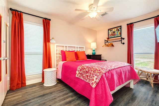 bedroom featuring ceiling fan, a textured ceiling, wood finished floors, and visible vents