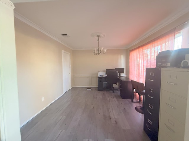 office area featuring a chandelier, wood finished floors, visible vents, and ornamental molding