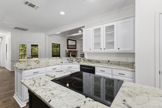 kitchen with crown molding, visible vents, white cabinets, a sink, and dishwasher