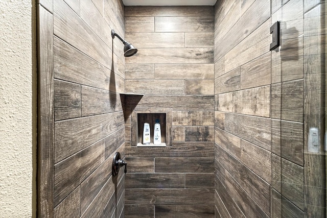 bathroom featuring tiled shower