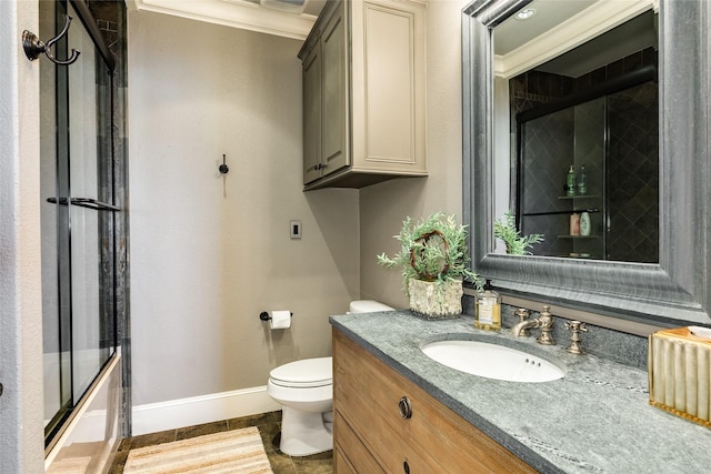 full bathroom with baseboards, bath / shower combo with glass door, toilet, crown molding, and vanity