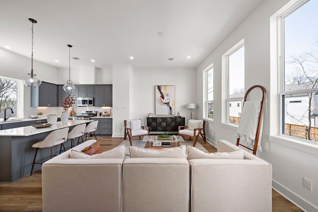 living area featuring dark wood-style flooring, recessed lighting, and baseboards