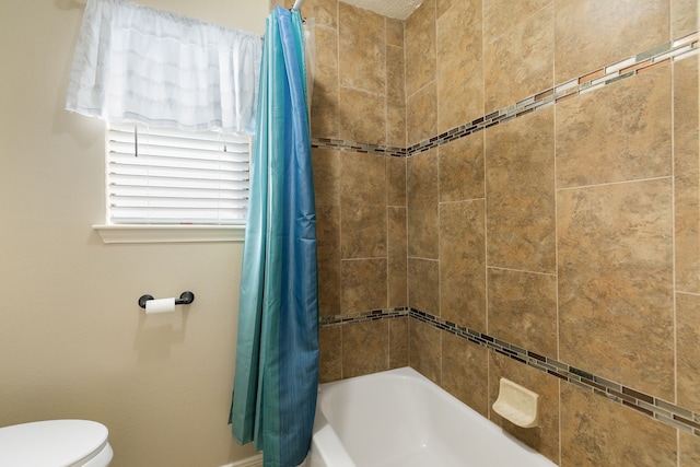 full bathroom with shower / bath combination with curtain and toilet