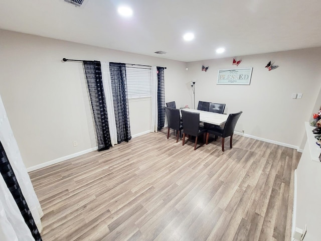 dining space with visible vents, recessed lighting, light wood-type flooring, and baseboards