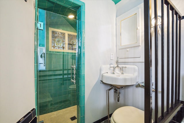 3702 Audubon Pl, Houston, TX 77006 - bathroom featuring a stall shower, toilet, and a sink
