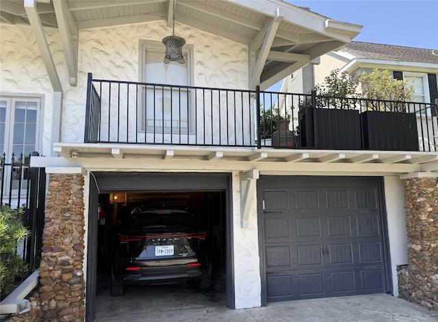 3702 Audubon Pl, Houston, TX 77006 - view of property exterior featuring a balcony, a garage, and stucco siding