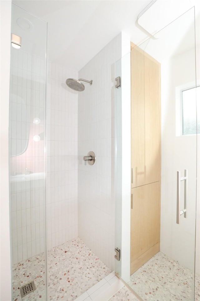 full bathroom featuring a shower stall