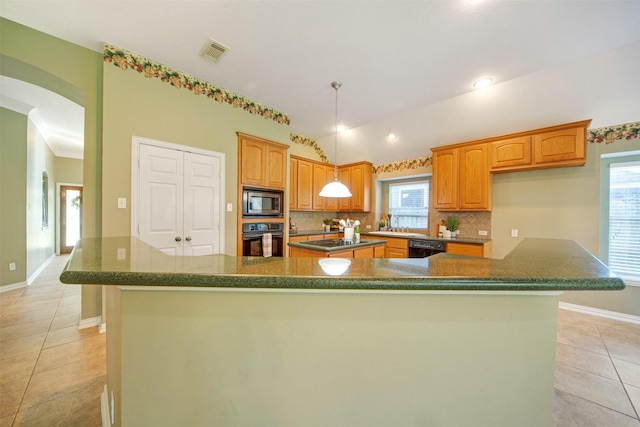 kitchen with visible vents, arched walkways, black appliances, a large island, and backsplash